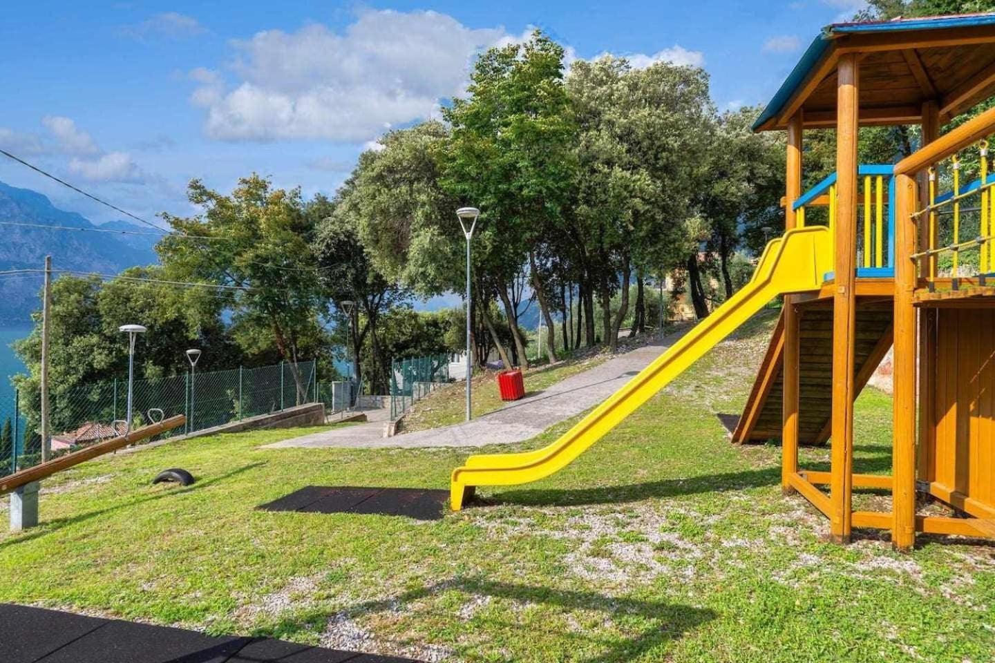 Finestra Sul Lago Malcesine Apt Riva Ngoại thất bức ảnh