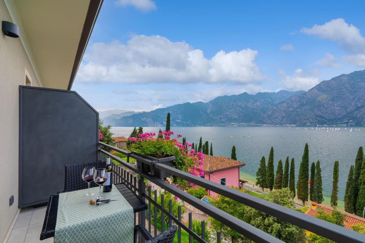 Finestra Sul Lago Malcesine Apt Riva Ngoại thất bức ảnh