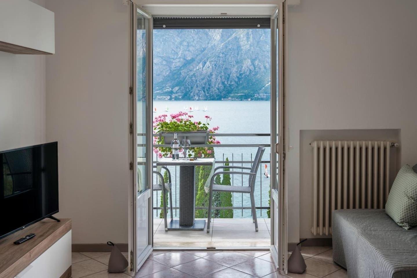 Finestra Sul Lago Malcesine Apt Riva Ngoại thất bức ảnh